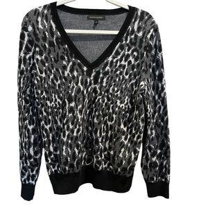 Banana Republic V neck Sweater size L